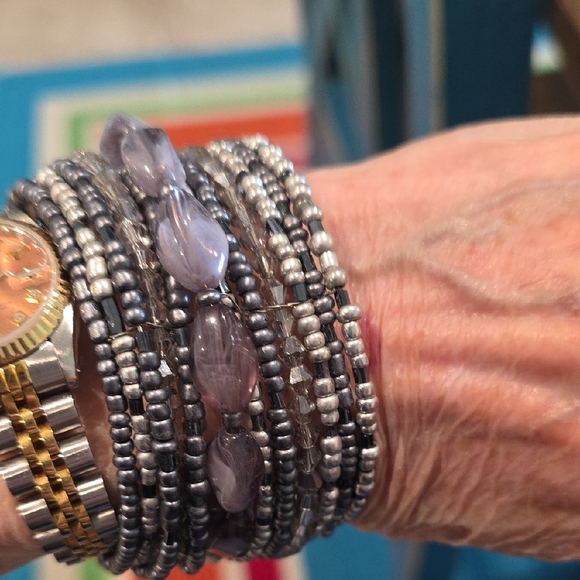 Elegant Silver and Purple Beaded Bracelet - Picture 6 of 6